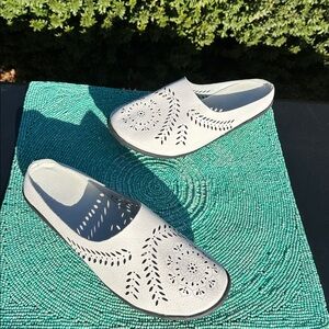 Owlkay Hollow Slippers-Sports Sandals Loafers-Slip-on Mules-size 37 brand new